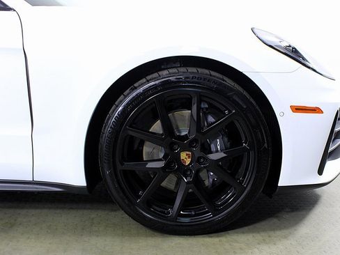 New 2025 Porsche Panamera 4 image 11