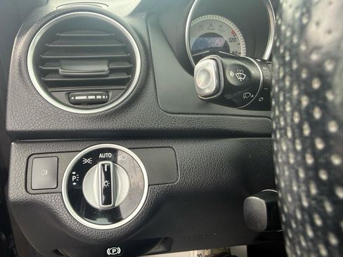 Used 2013 Mercedes-Benz C 300 Sport image 18