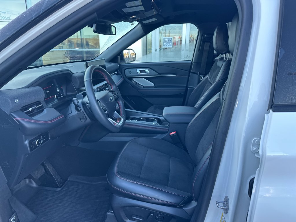 Used 2025 Ford Explorer ST AWD/4WD image 9