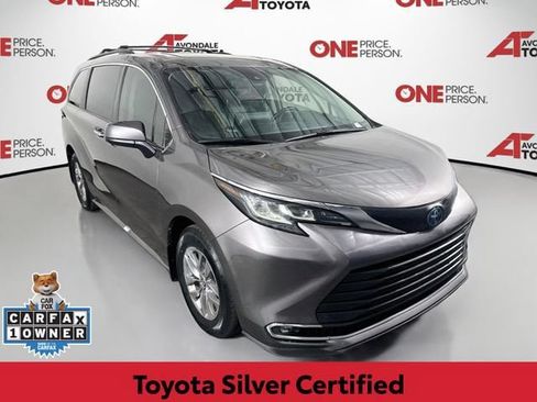 Certified 2022 Toyota Sienna XLE FWD image 1