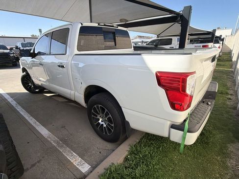 Used 2021 Nissan Titan SV image 4