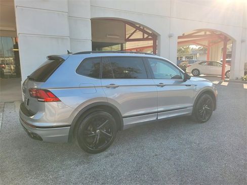 Used 2023 Volkswagen Tiguan SE R-Line image 15