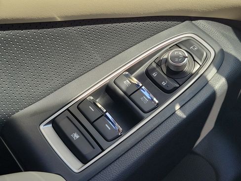 Certified 2025 Subaru Ascent Limited image 25