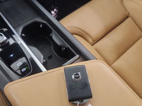 Used 2022 Volvo XC60 B6 Inscription w/ Advanced Package image 21