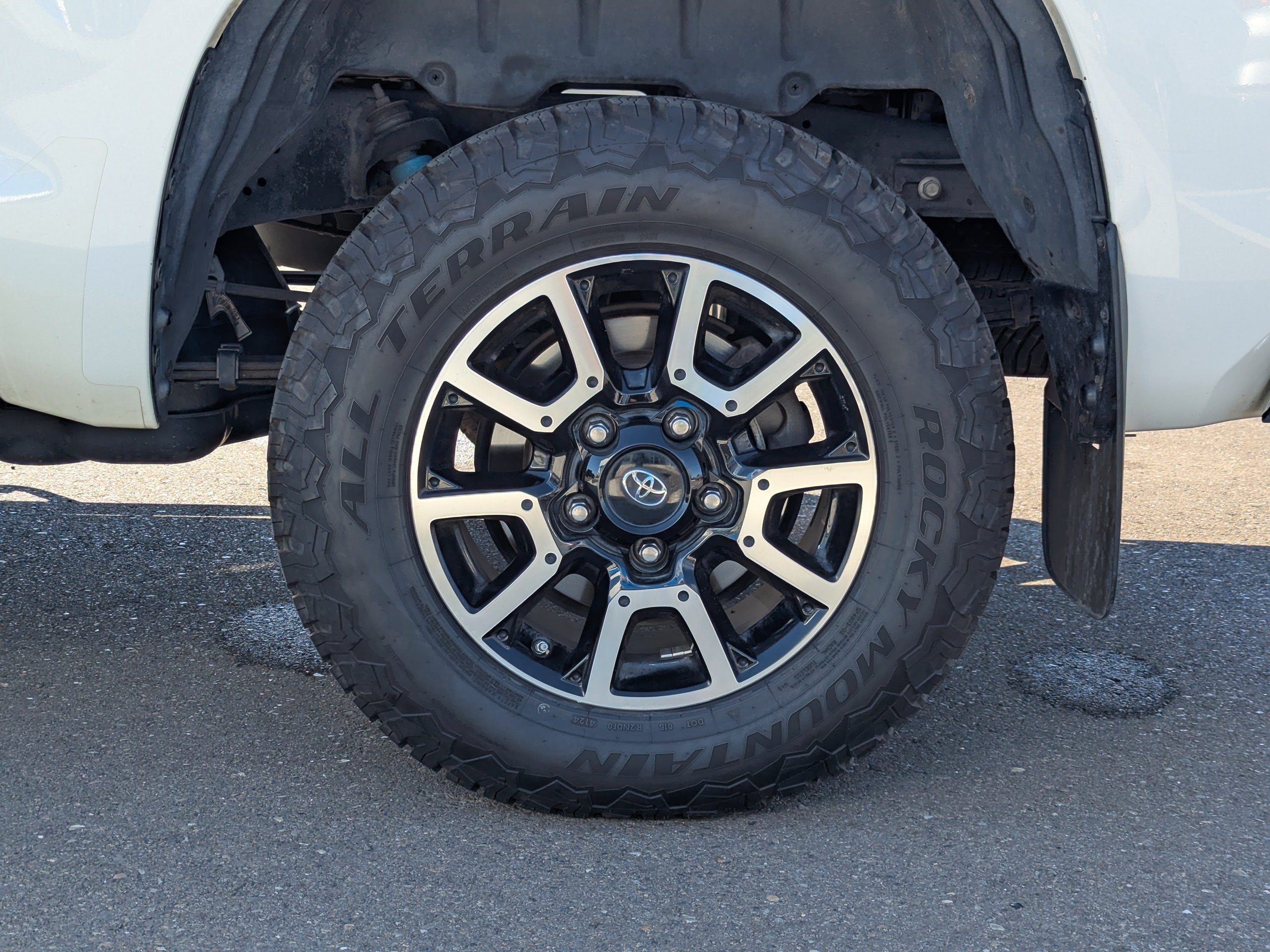 Used 2018 Toyota Tundra SR5 w/ TRD Off Road Package AWD/4WD image 47