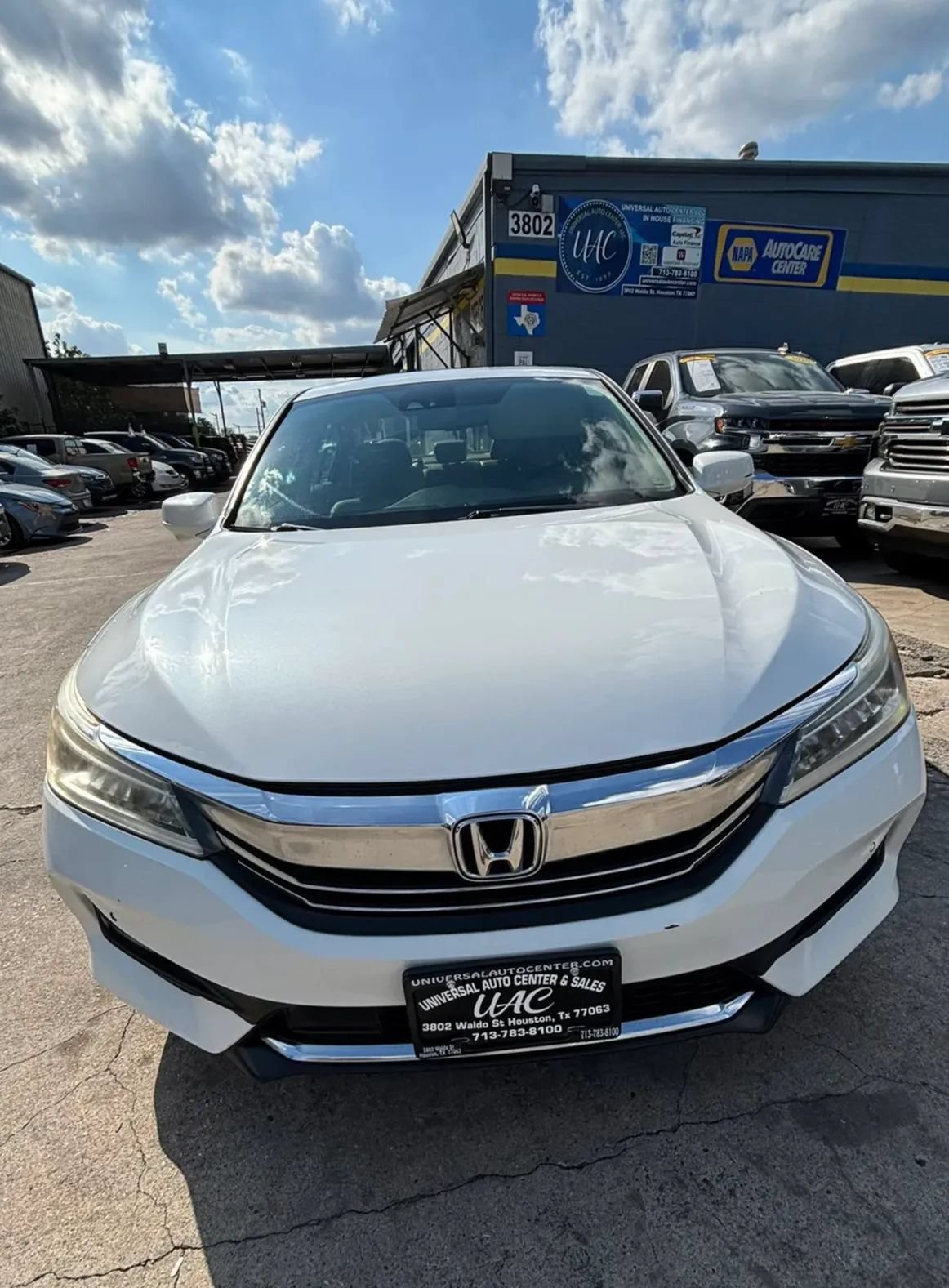 Used 2017 Honda Accord Touring image 2
