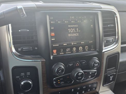 Used 2015 RAM 2500 Laramie w/ Black Appearance Group AWD/4WD image 19