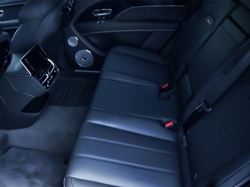 Certified 2024 Bentley Bentayga Extended Wheelbase image 33