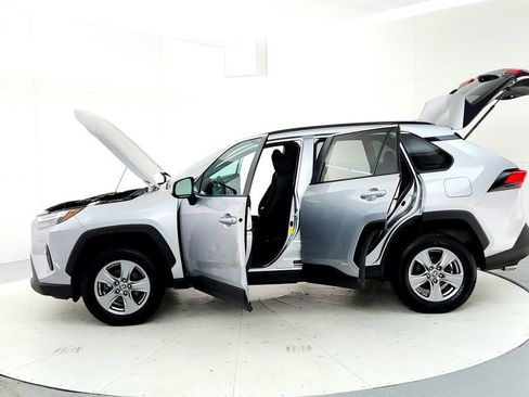 Used 2022 Toyota RAV4 XLE AWD/4WD image 10