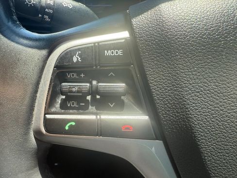 Used 2017 Hyundai Elantra Limited FWD image 11