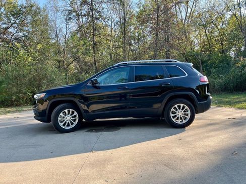 Used 2019 Jeep Cherokee Latitude w/ Cold Weather Group image 3