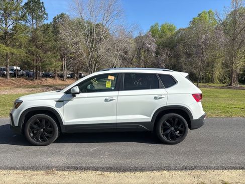 Used 2024 Volkswagen Taos SE image 7