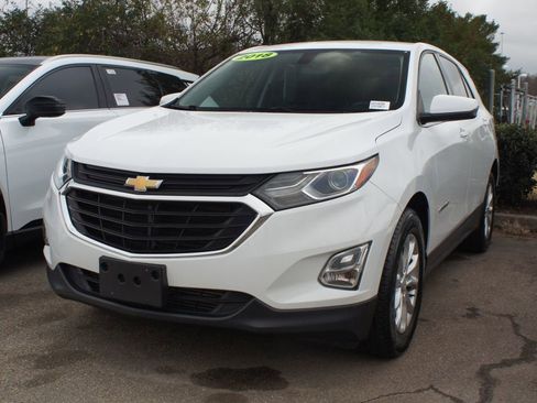 Used 2018 Chevrolet Equinox LT image 2