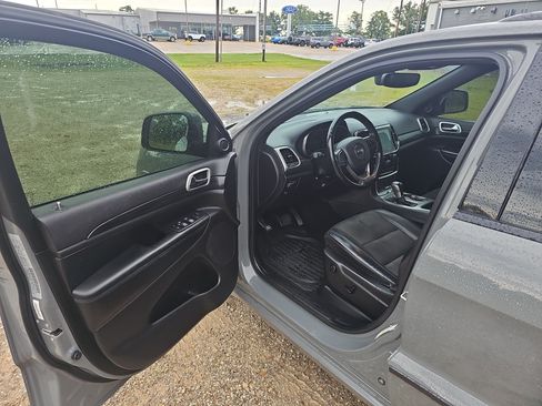 Used 2020 Jeep Grand Cherokee Altitude AWD/4WD image 20