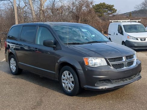Used 2018 Dodge Grand Caravan SE image 16