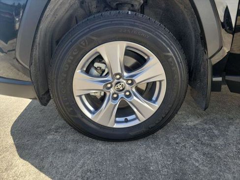 Certified 2025 Toyota RAV4 XLE image 28