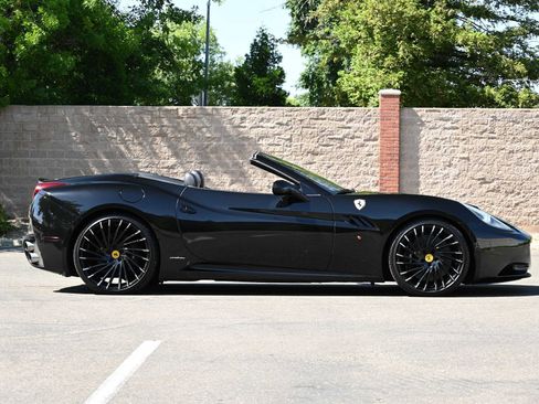 Used 2010 Ferrari California RWD image 5
