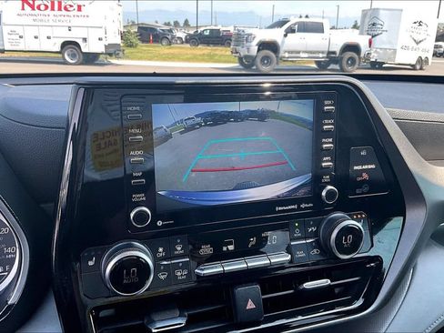 Used 2022 Toyota Highlander XLE AWD/4WD image 21