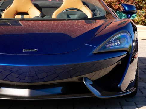 Used 2019 McLaren 570S Spider image 6