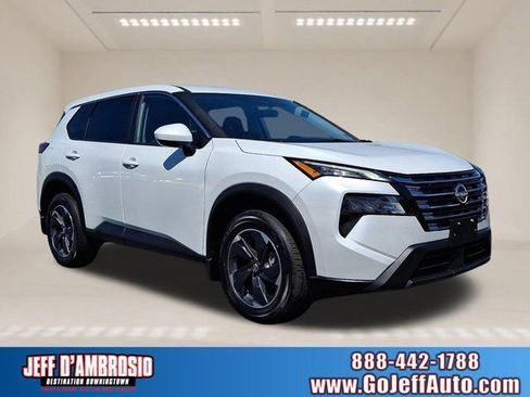 Used 2025 Nissan Rogue SV FWD image 1