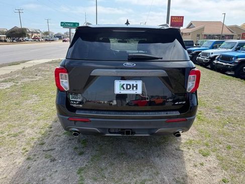 Used 2021 Ford Explorer XLT w/ Equipment Group 202A image 6
