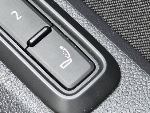 Used 2025 Volkswagen Atlas SEL Premium R-Line image 10