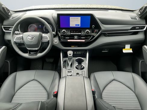 New 2026 Toyota Highlander XSE AWD/4WD image 11