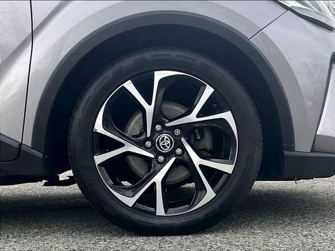 Used 2020 Toyota C-HR XLE image 7