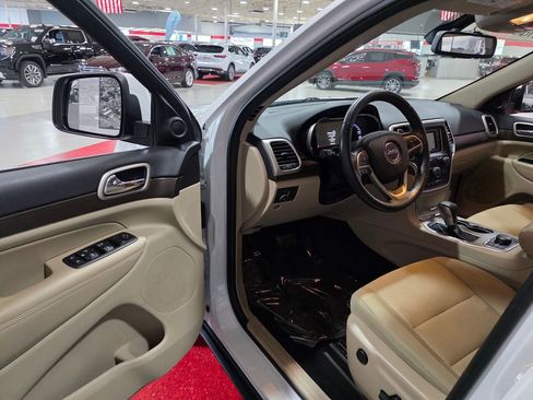 Used 2016 Jeep Grand Cherokee Laredo w/ Quick Order Package 23E AWD/4WD image 13