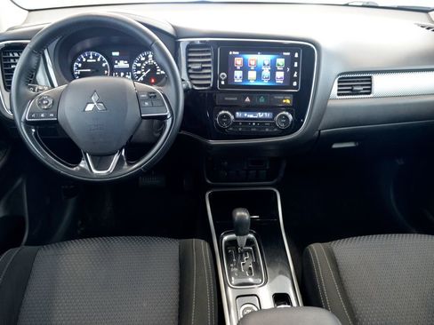 Used 2017 Mitsubishi Outlander SE AWD/4WD image 17