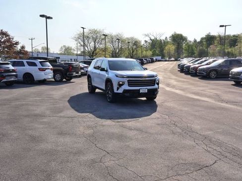 Used 2026 Chevrolet Traverse High Country w/ LPO, Floor Liner Package AWD/4WD image 9