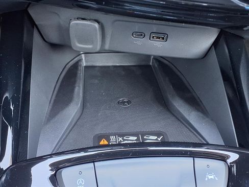 New 2026 Chevrolet Trax RS w/ Sunroof Package image 17