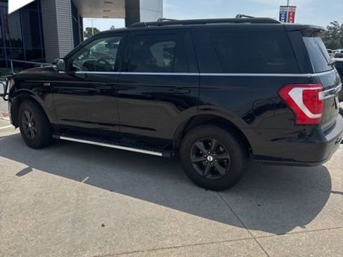 Used 2019 Ford Expedition XLT w/ Equipment Group 202A AWD/4WD image 3