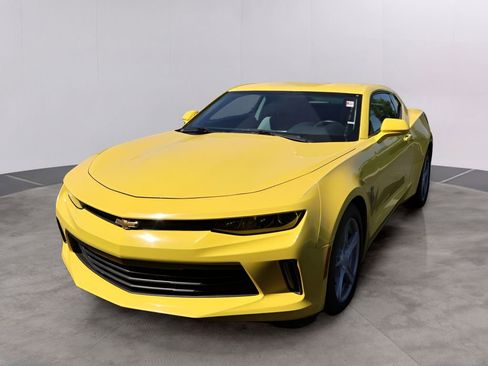 Used 2017 Chevrolet Camaro LT RWD image 1