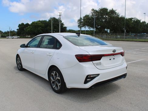 Used 2021 Kia Forte LXS FWD image 5