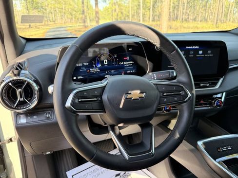 Used 2025 Chevrolet Equinox LT w/ Convenience Package II image 18