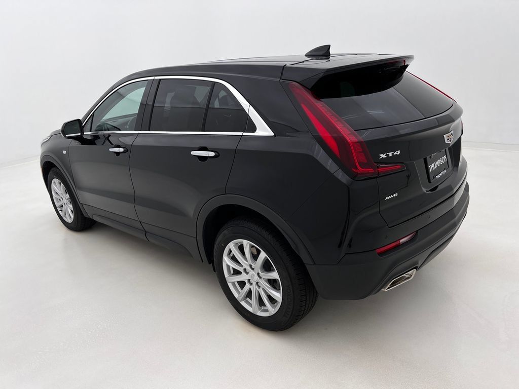 Used 2021 Cadillac XT4 Luxury w/ Cold Weather Package AWD/4WD image 9