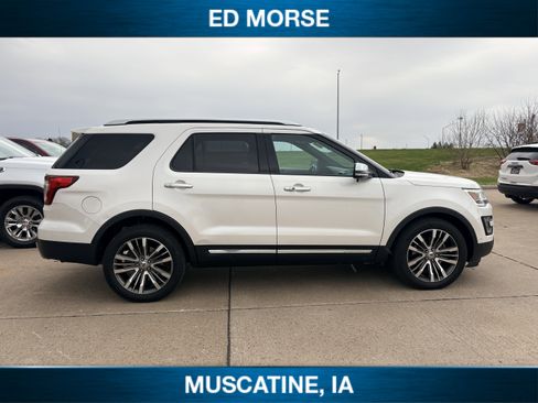 Used 2017 Ford Explorer Platinum image 2