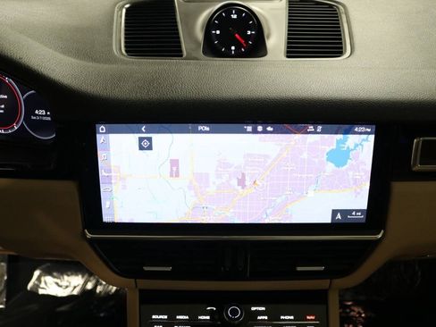 Used 2020 Porsche Cayenne Turbo AWD/4WD image 31
