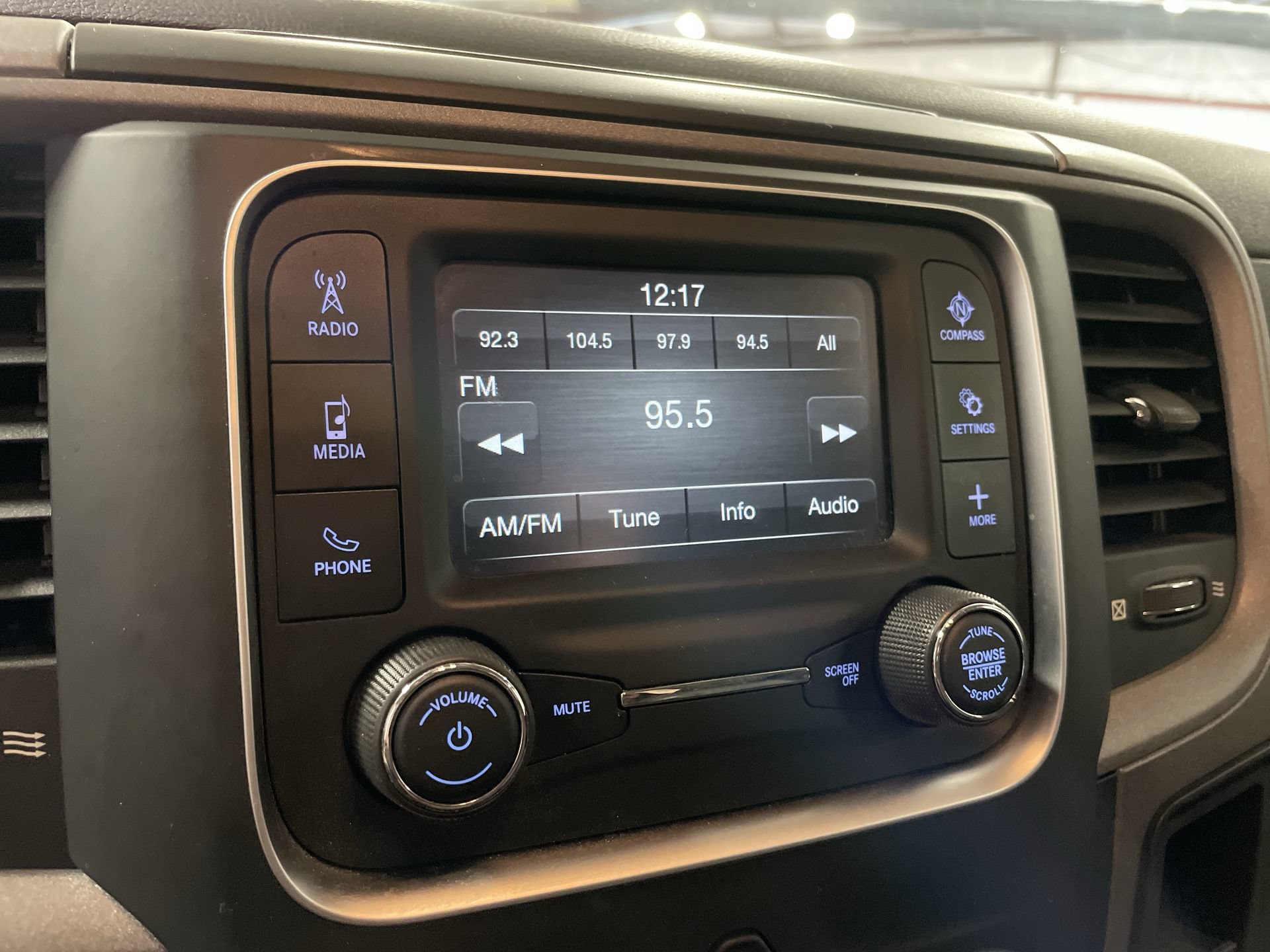 Used 2022 RAM 1500 Tradesman w/ Chrome Appearance Group AWD/4WD image 18