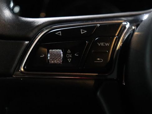 Used 2019 Bentley Bentayga image 11