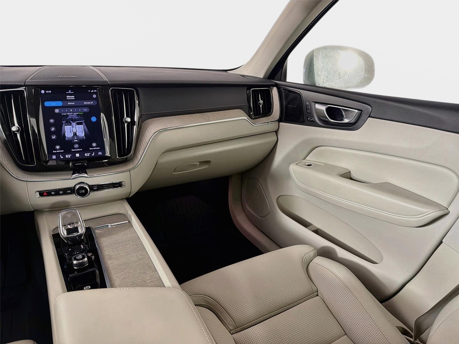 Used 2022 Volvo XC60 B5 Inscription w/ Advanced Package FWD image 25