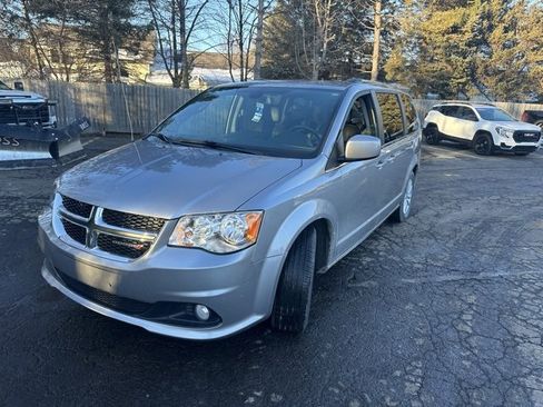 Used 2019 Dodge Grand Caravan SXT image 3
