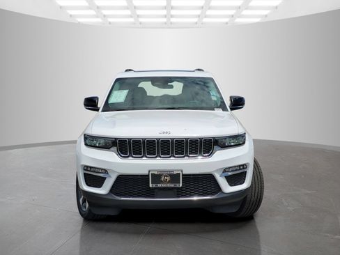 Used 2023 Jeep Grand Cherokee 4WD 4xe image 3