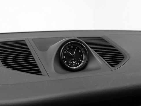 Used 2025 Porsche Macan image 33