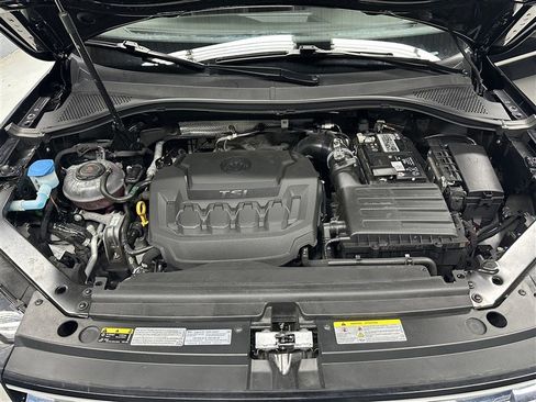 Used 2021 Volkswagen Tiguan SE w/ Panoramic Sunroof Package image 20