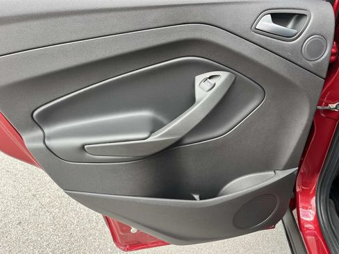 Used 2019 Ford Escape Titanium FWD image 18