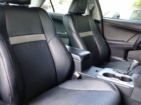 Used 2014 Toyota Camry SE w/ Moonroof Package FWD image 22