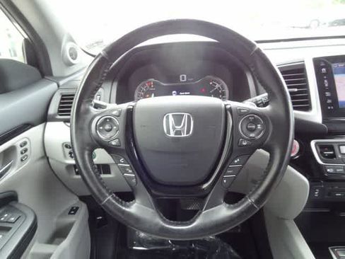 Used 2017 Honda Pilot Touring image 18