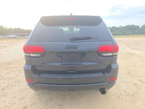 Used 2018 Jeep Grand Cherokee Altitude AWD/4WD image 3